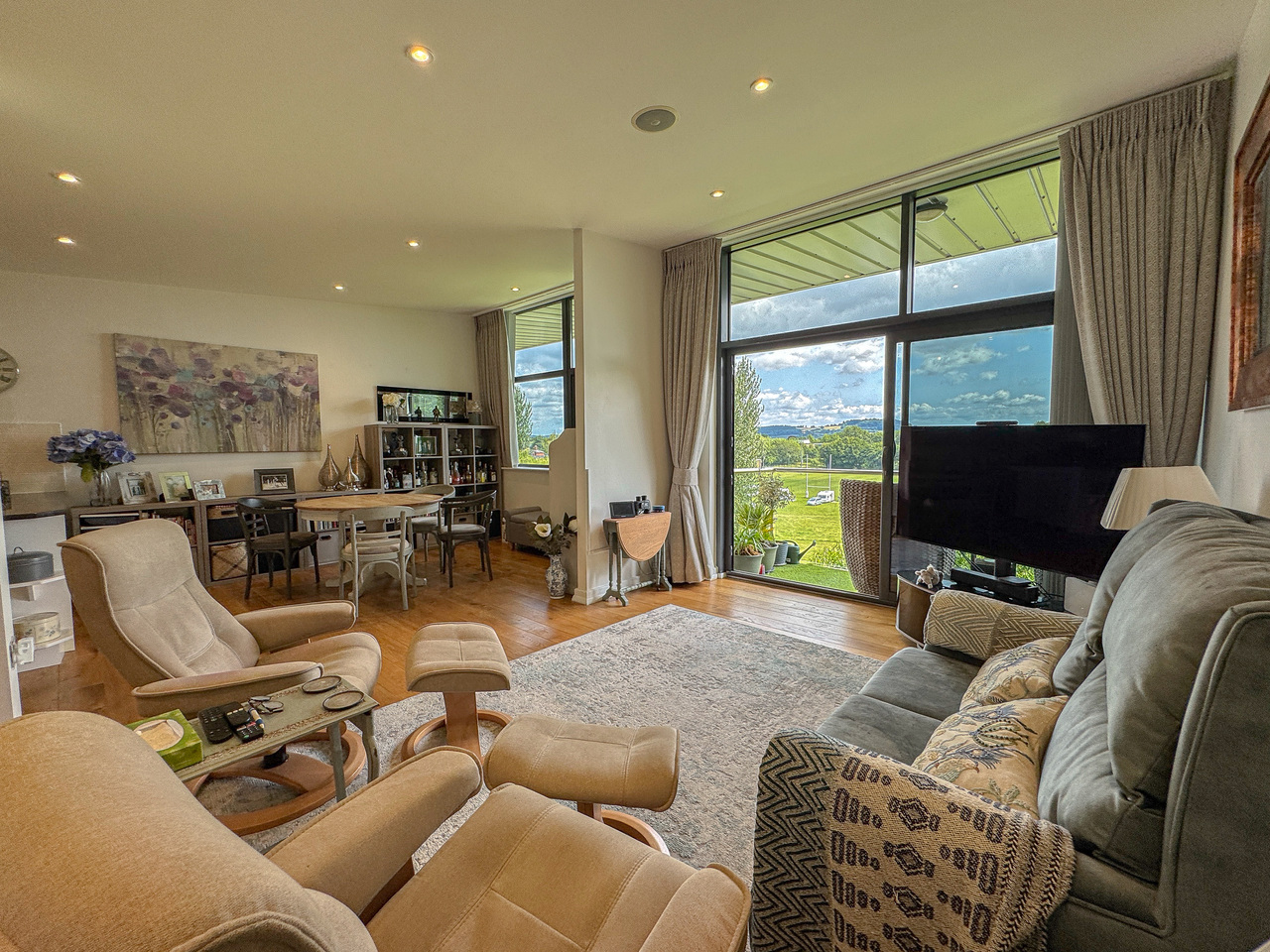 Living Area (2)
