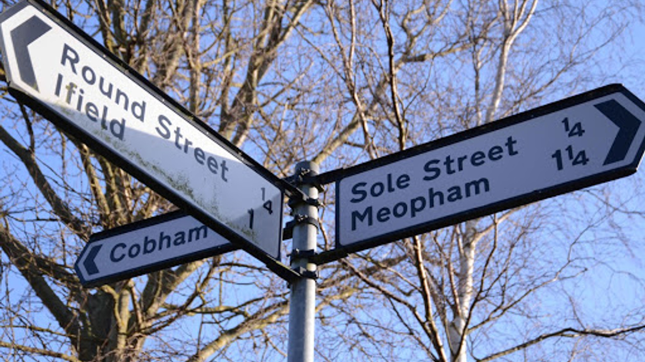 street sign round street