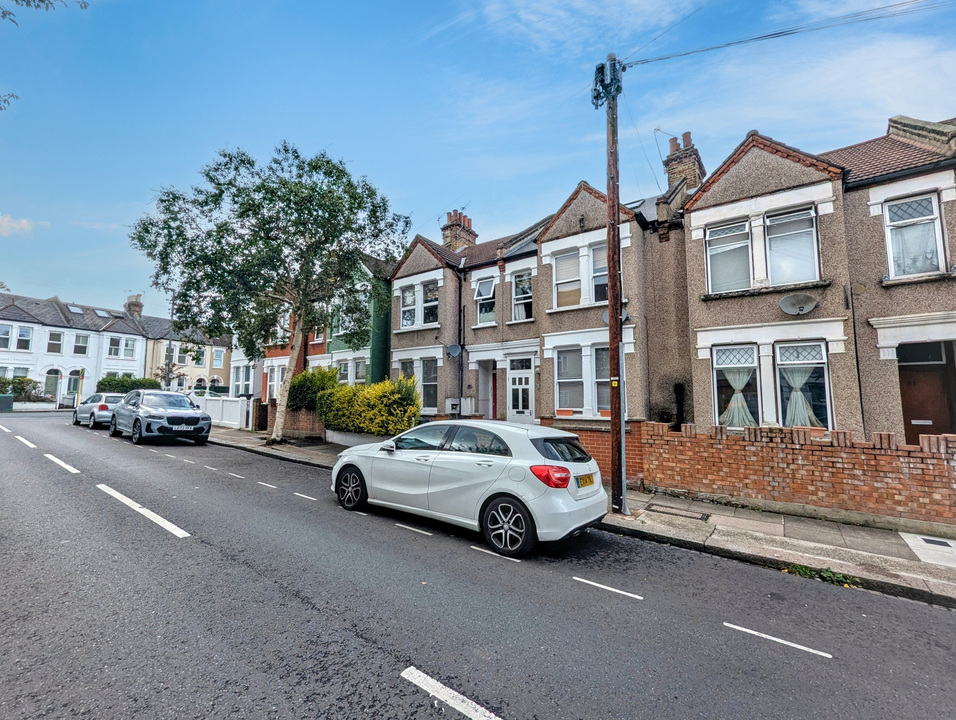 35a Rookstone Road, London, SW17 9NQ