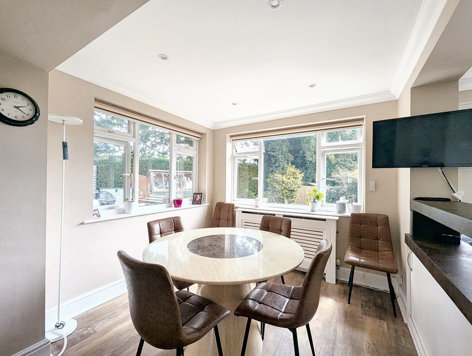 1 Hallsland Way, Oxted, Surrey, RH8 9AL