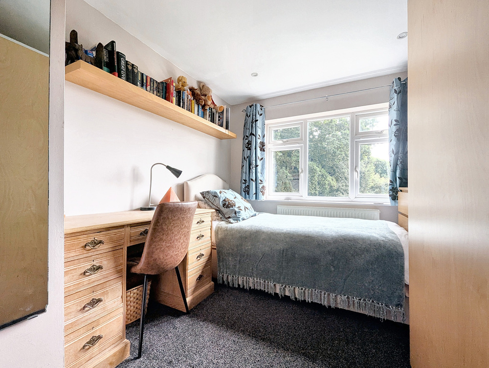 1 Hallsland Way, Oxted, Surrey, RH8 9AL