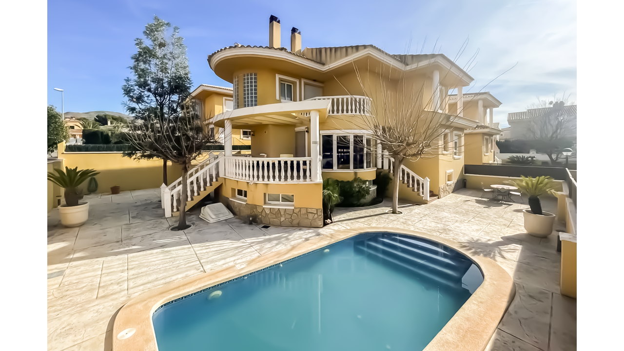 listing_852873_0002_3658be66_1280x720_fd6065c99763c6edd31ff387b983c642_edited