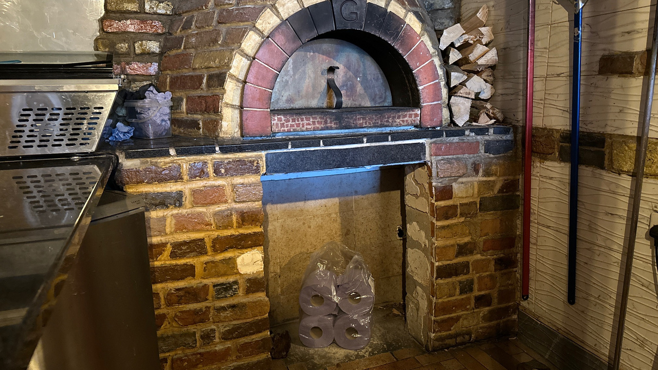 Pizza oven