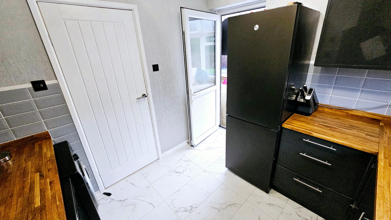 a27cb044-9e85-4726-8131-8ee393a59836